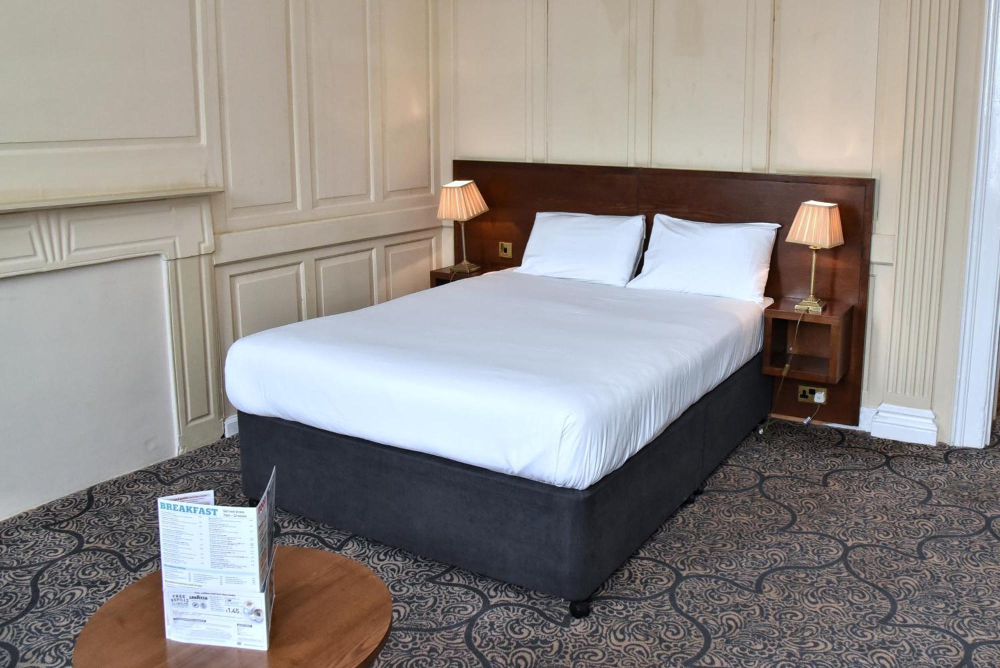 The Castle Hotel Wetherspoon Рітін Екстер'єр фото