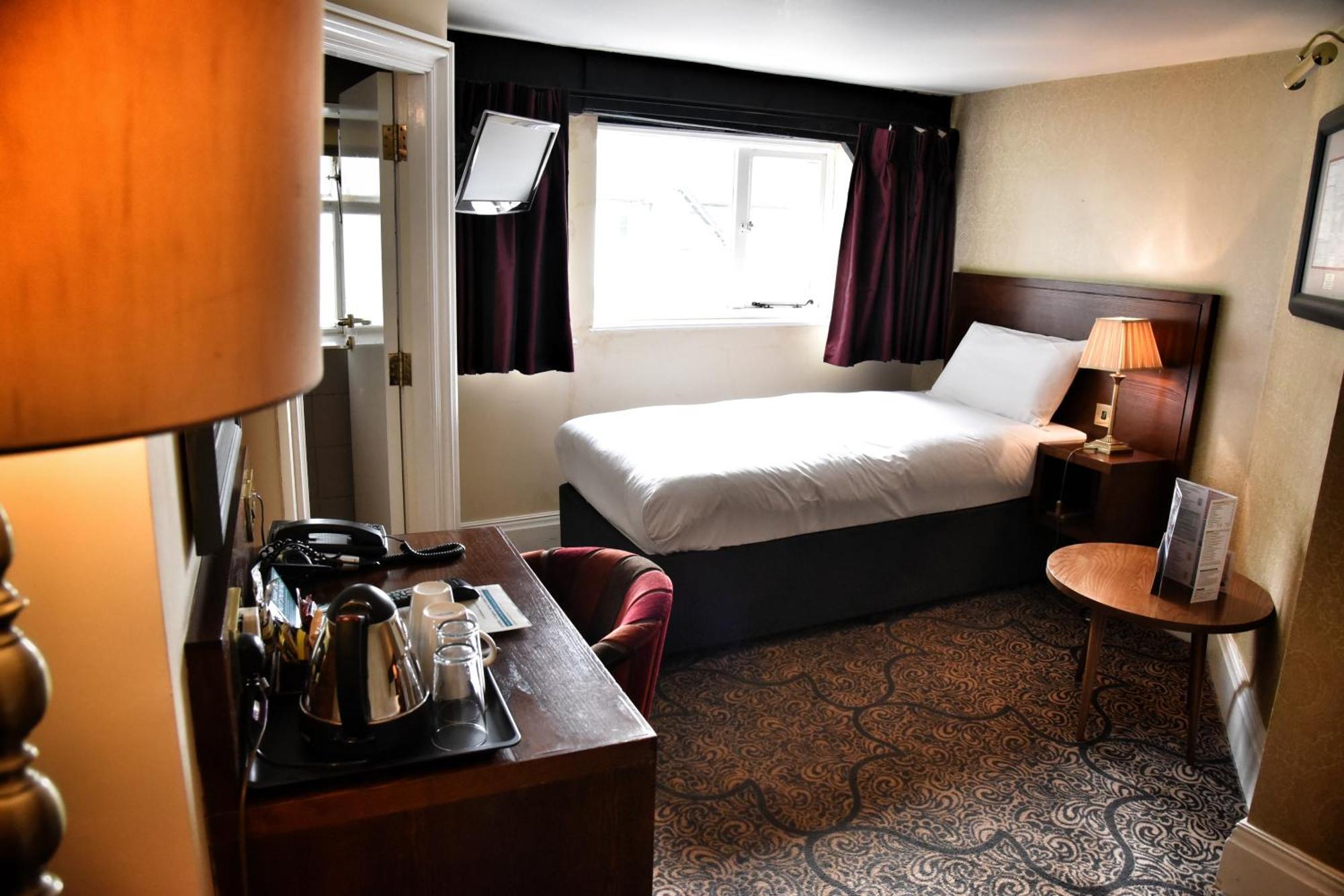 The Castle Hotel Wetherspoon Рітін Екстер'єр фото