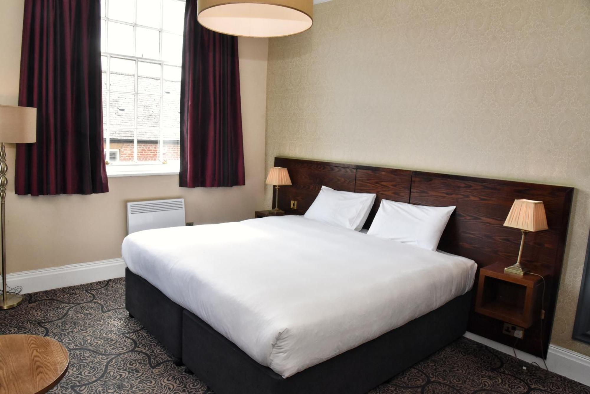 The Castle Hotel Wetherspoon Рітін Екстер'єр фото
