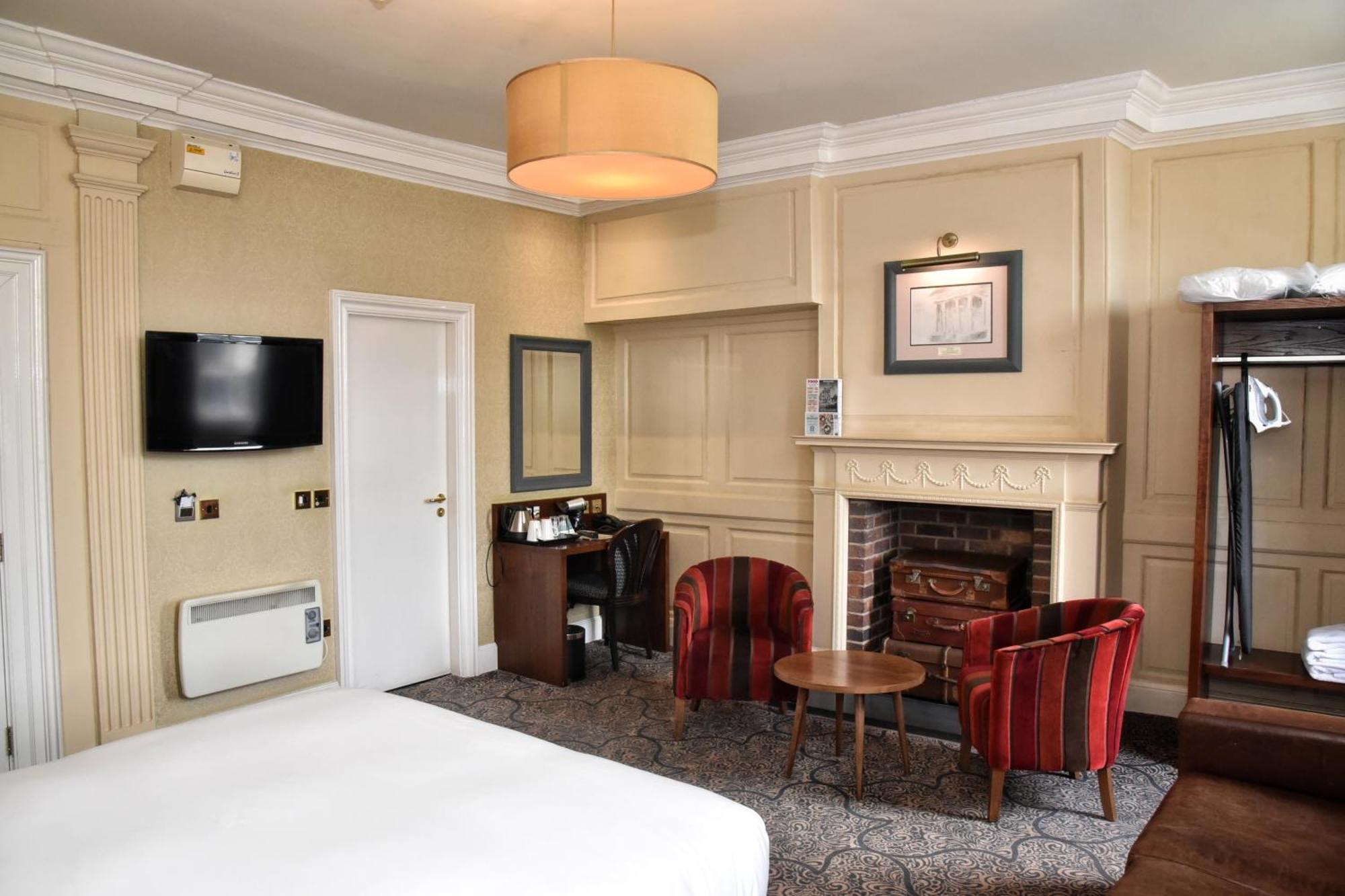 The Castle Hotel Wetherspoon Рітін Екстер'єр фото