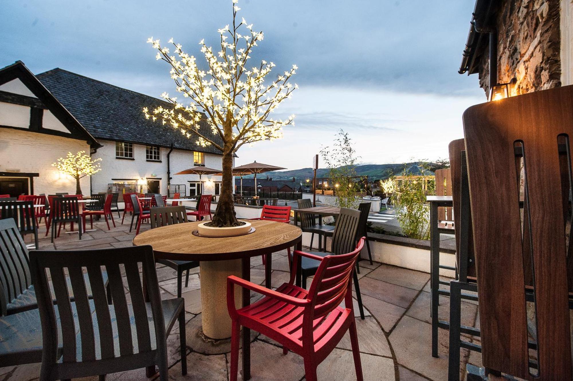The Castle Hotel Wetherspoon Рітін Екстер'єр фото