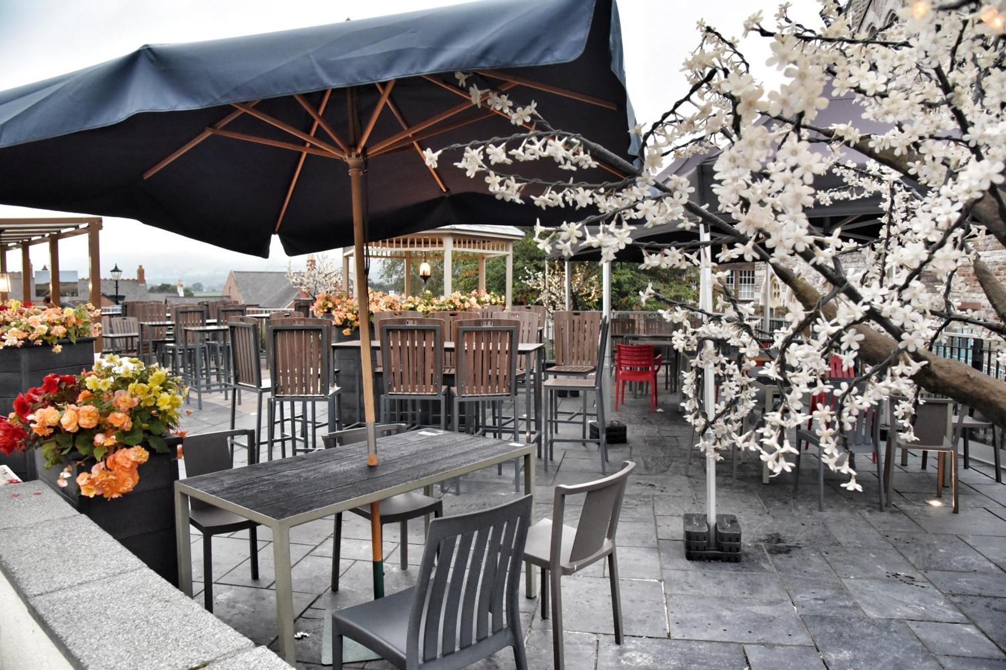 The Castle Hotel Wetherspoon Рітін Екстер'єр фото