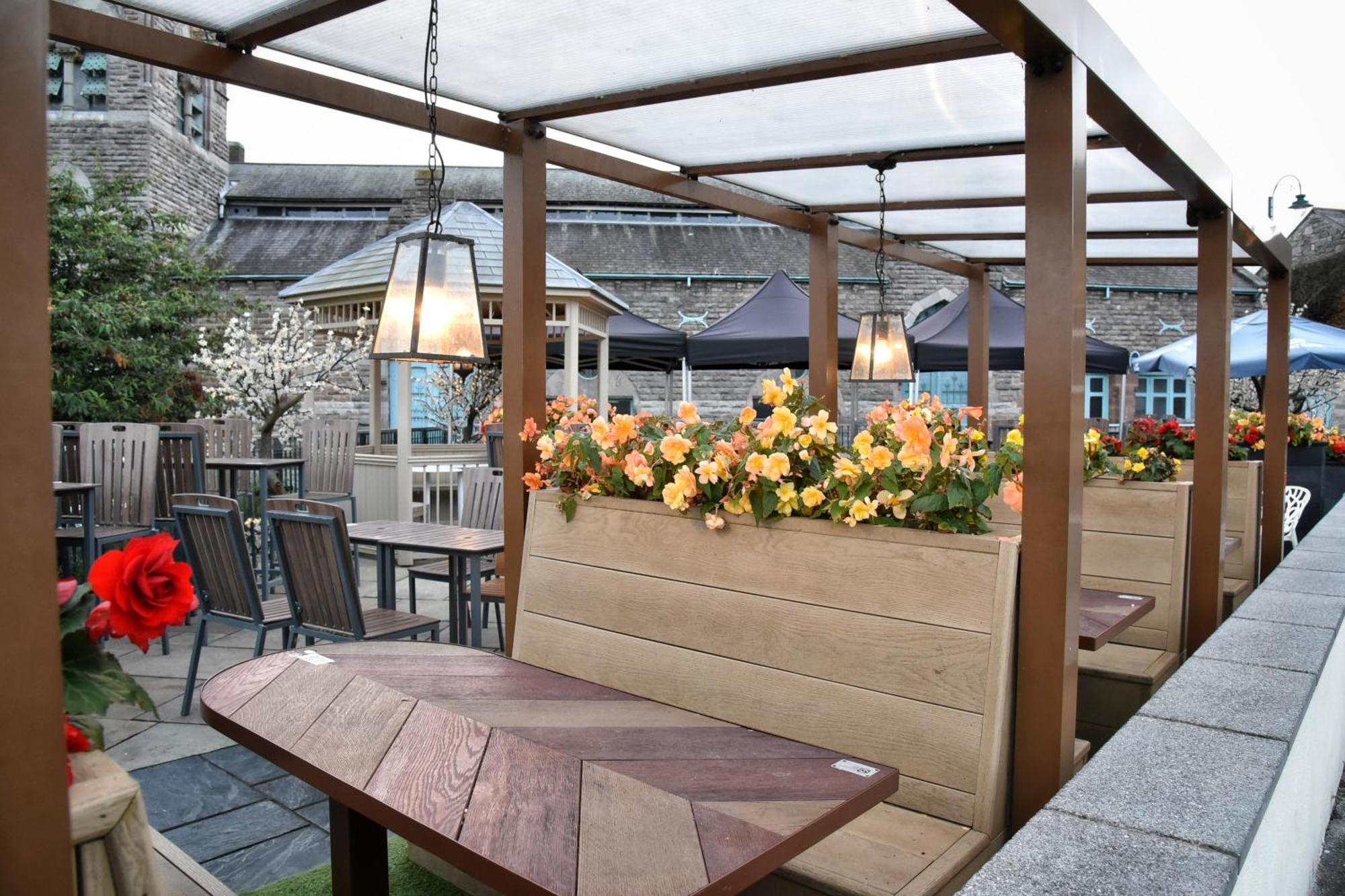 The Castle Hotel Wetherspoon Рітін Екстер'єр фото