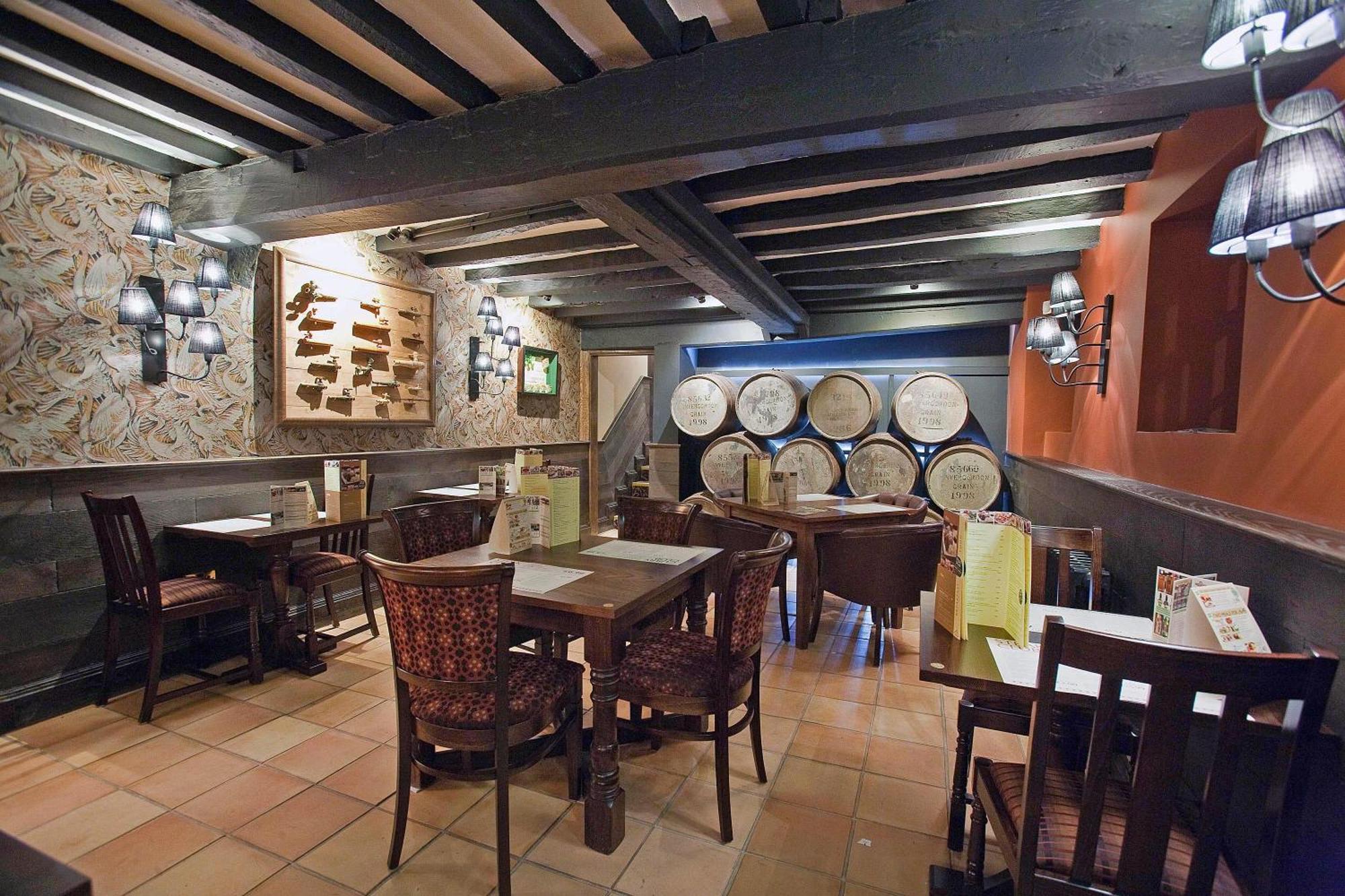 The Castle Hotel Wetherspoon Рітін Екстер'єр фото