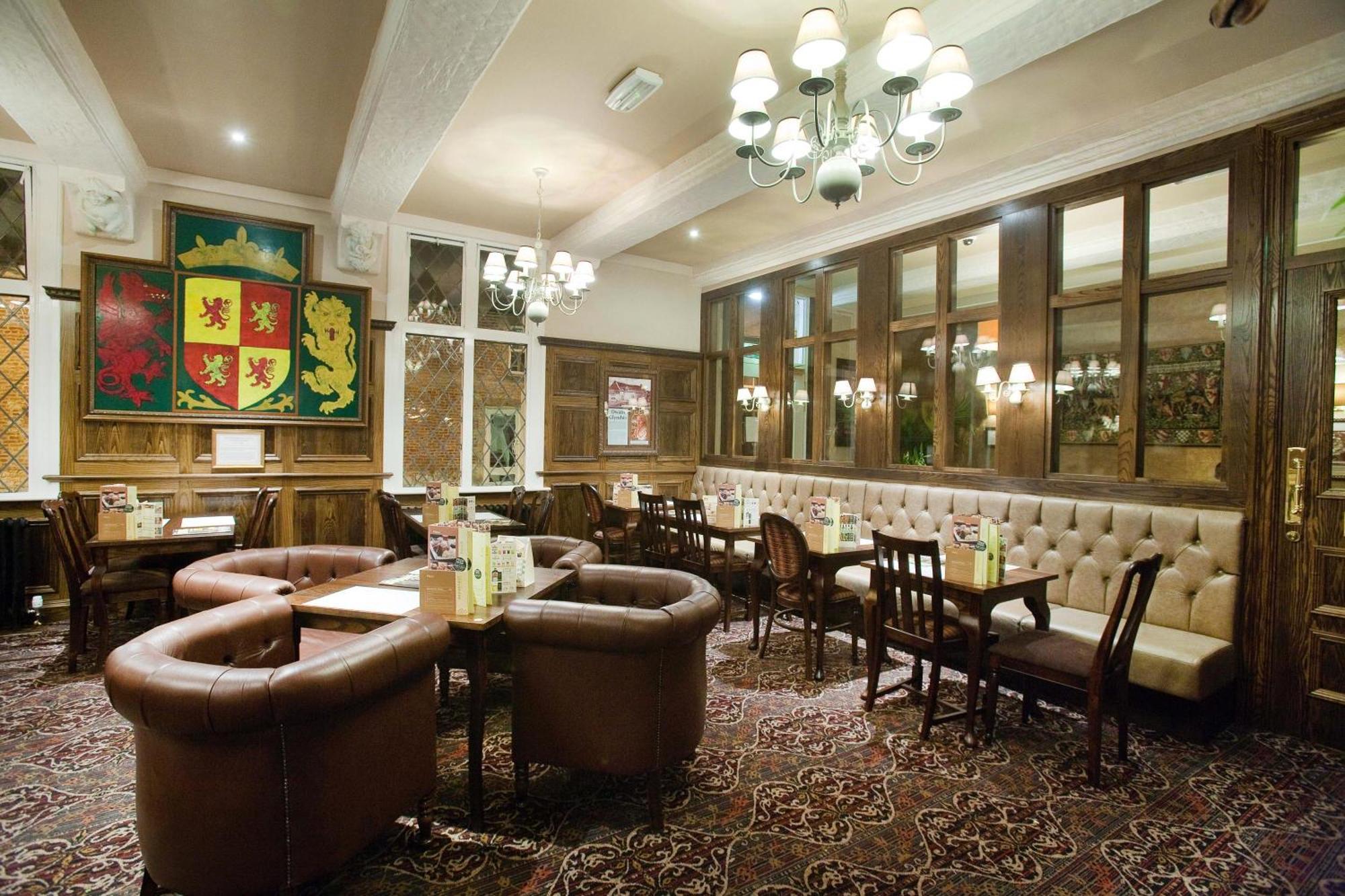 The Castle Hotel Wetherspoon Рітін Екстер'єр фото