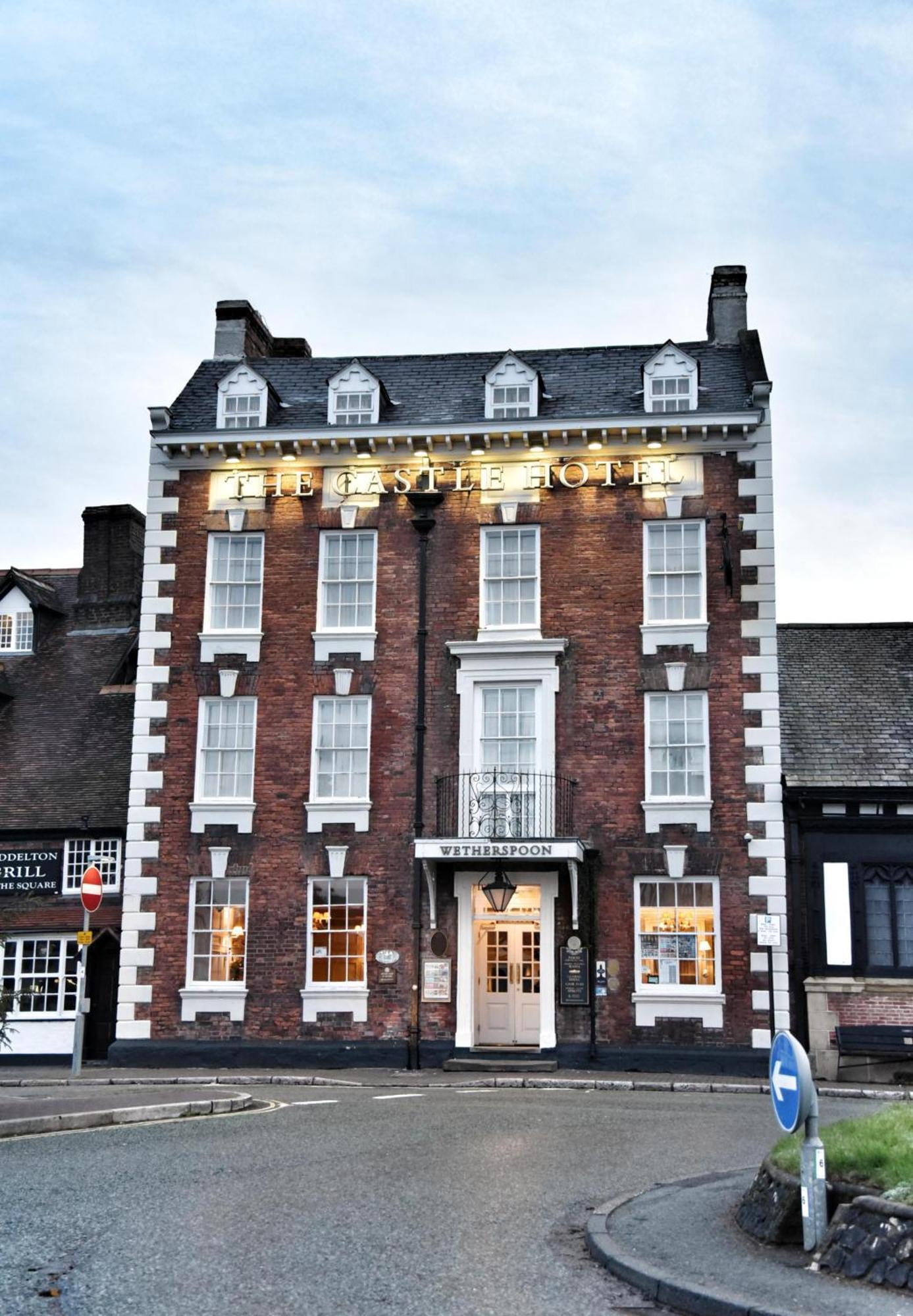 The Castle Hotel Wetherspoon Рітін Екстер'єр фото