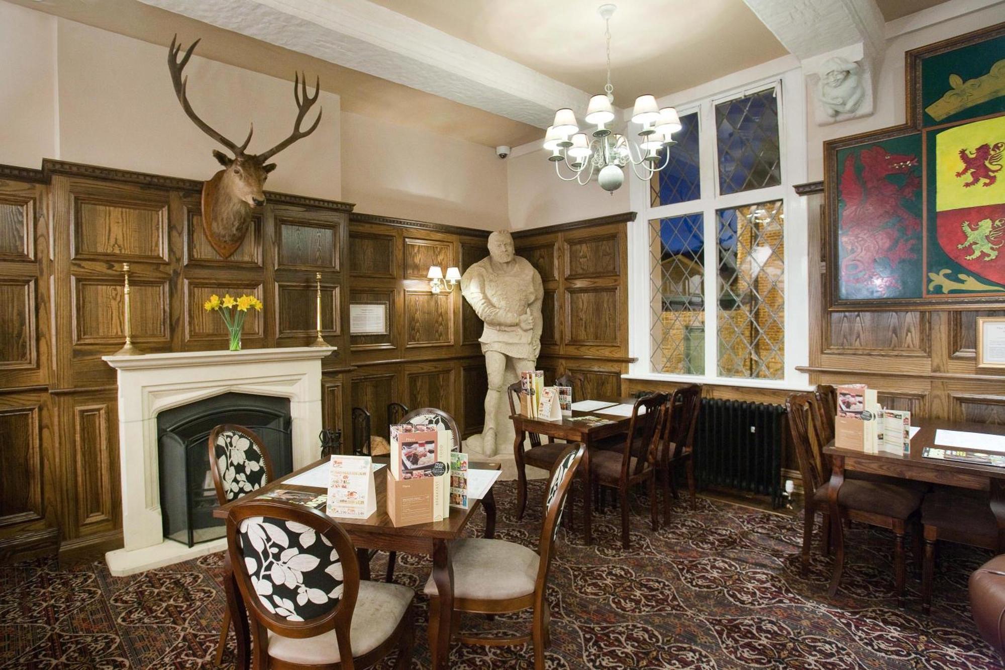 The Castle Hotel Wetherspoon Рітін Екстер'єр фото