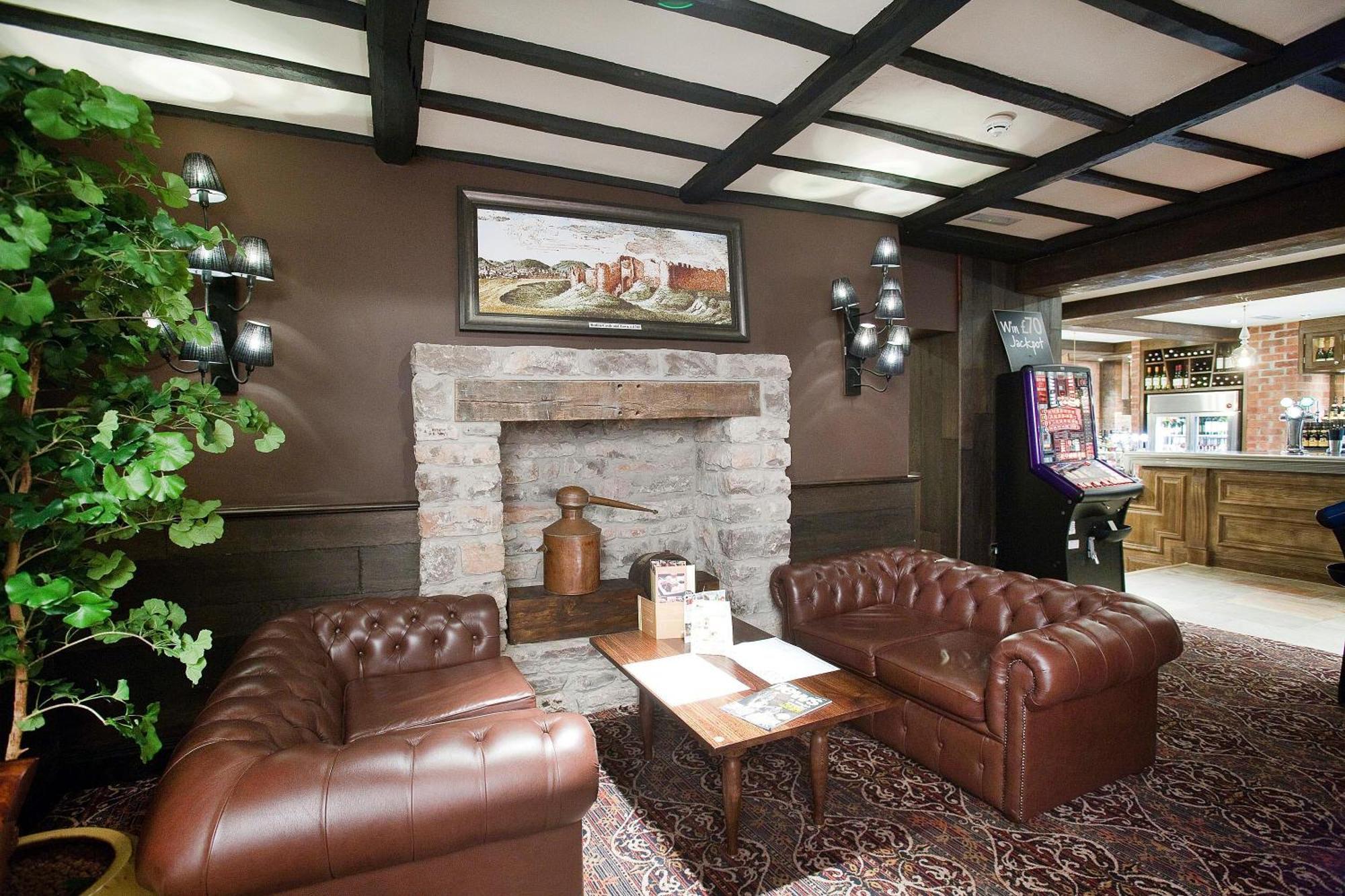 The Castle Hotel Wetherspoon Рітін Екстер'єр фото