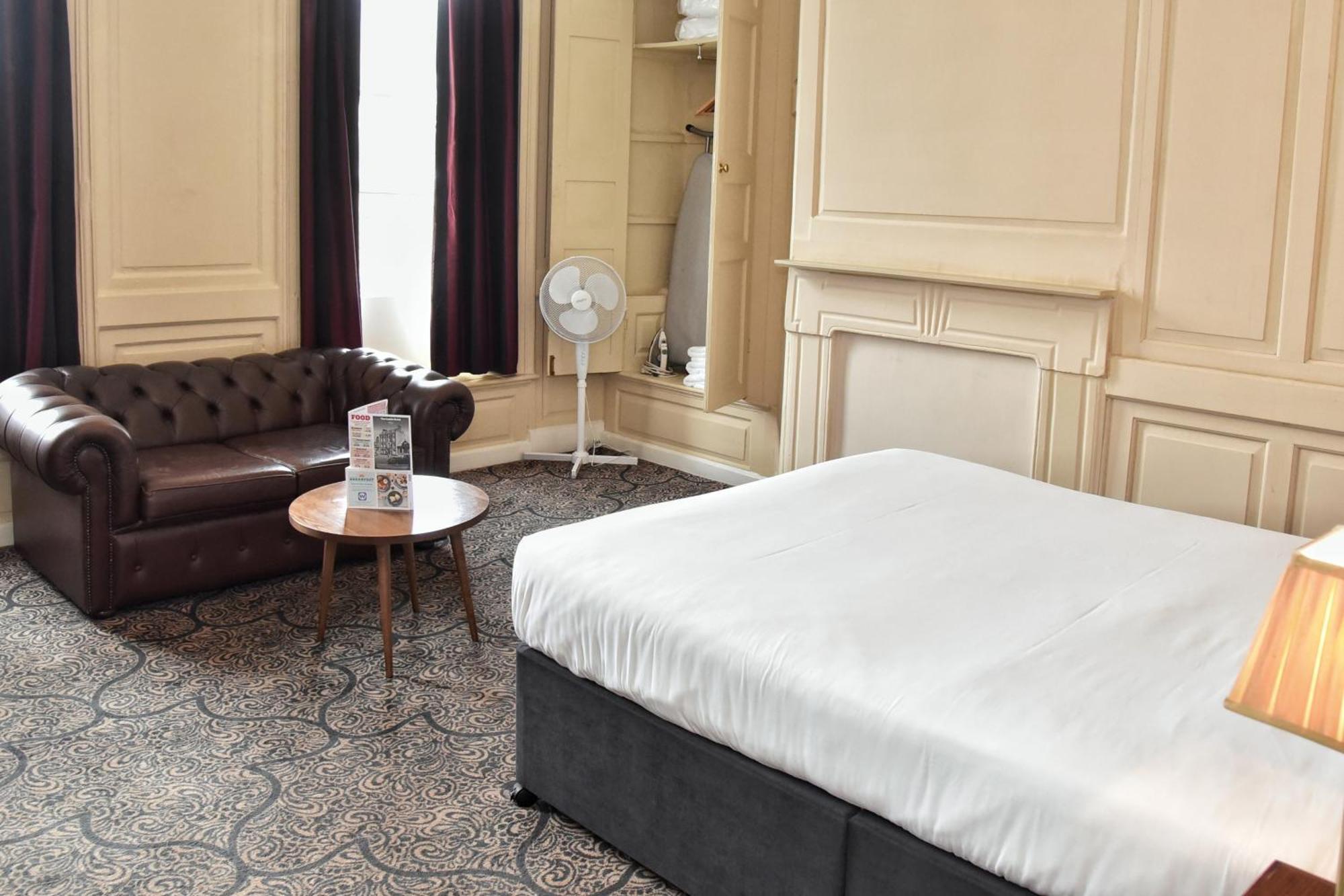 The Castle Hotel Wetherspoon Рітін Екстер'єр фото