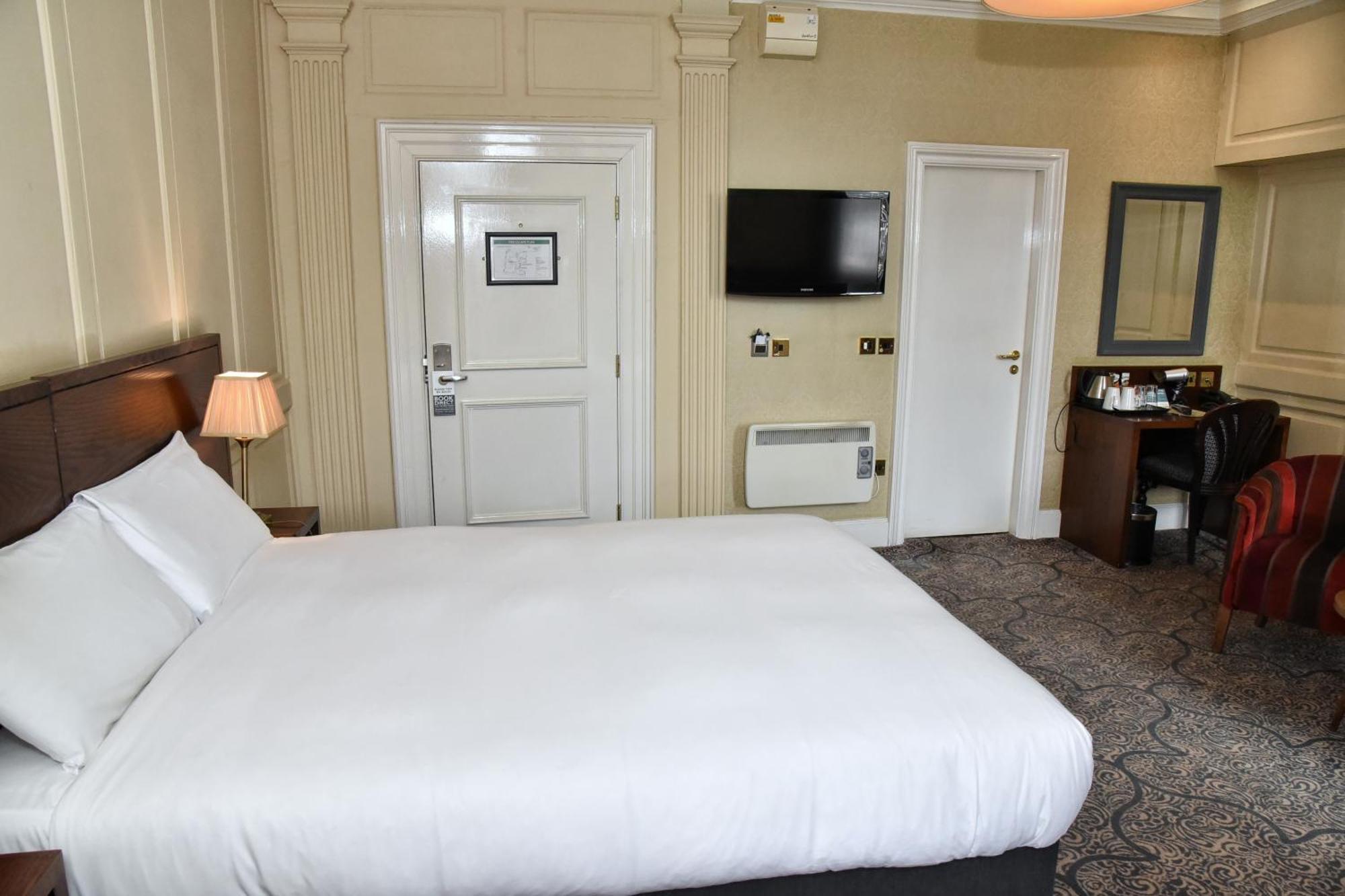 The Castle Hotel Wetherspoon Рітін Екстер'єр фото
